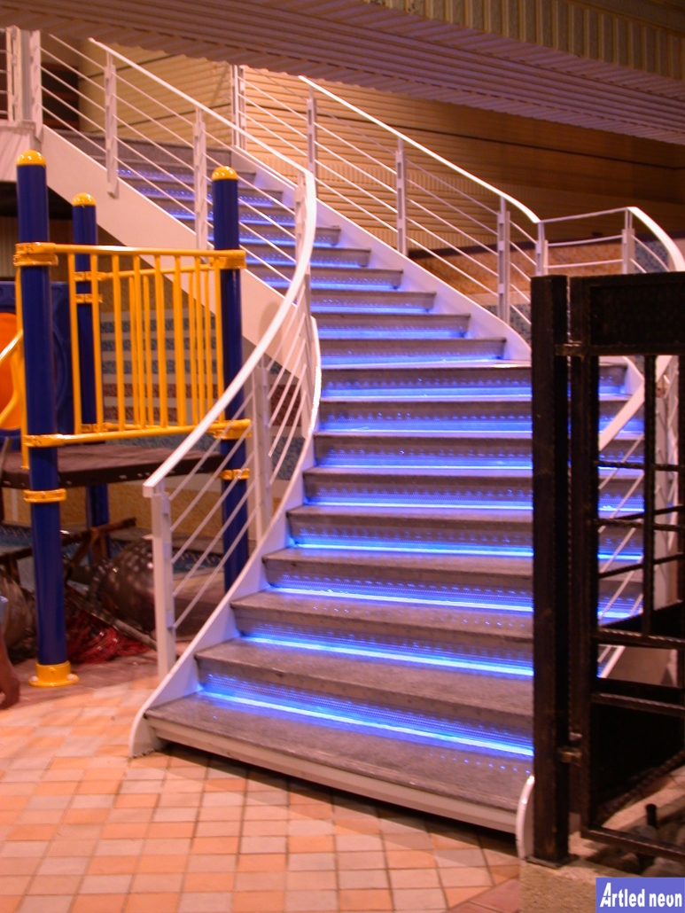 The Smart Lighting Company - Lihpao New York stairs